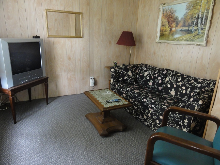 cottage-5-livingroom.jpg